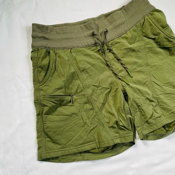 The North Face Shorts - Picture 2 of 6